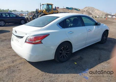 2015 Nissan Altima 2.5 S z USA, uszkodzony, nr VIN 1N4AL3APXFN387828